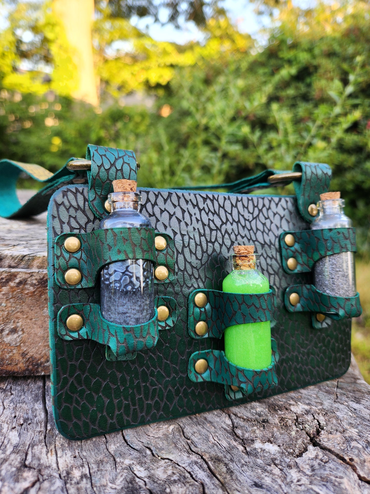 Venomcaller’s Vials – Handmade Leather Potion Holder