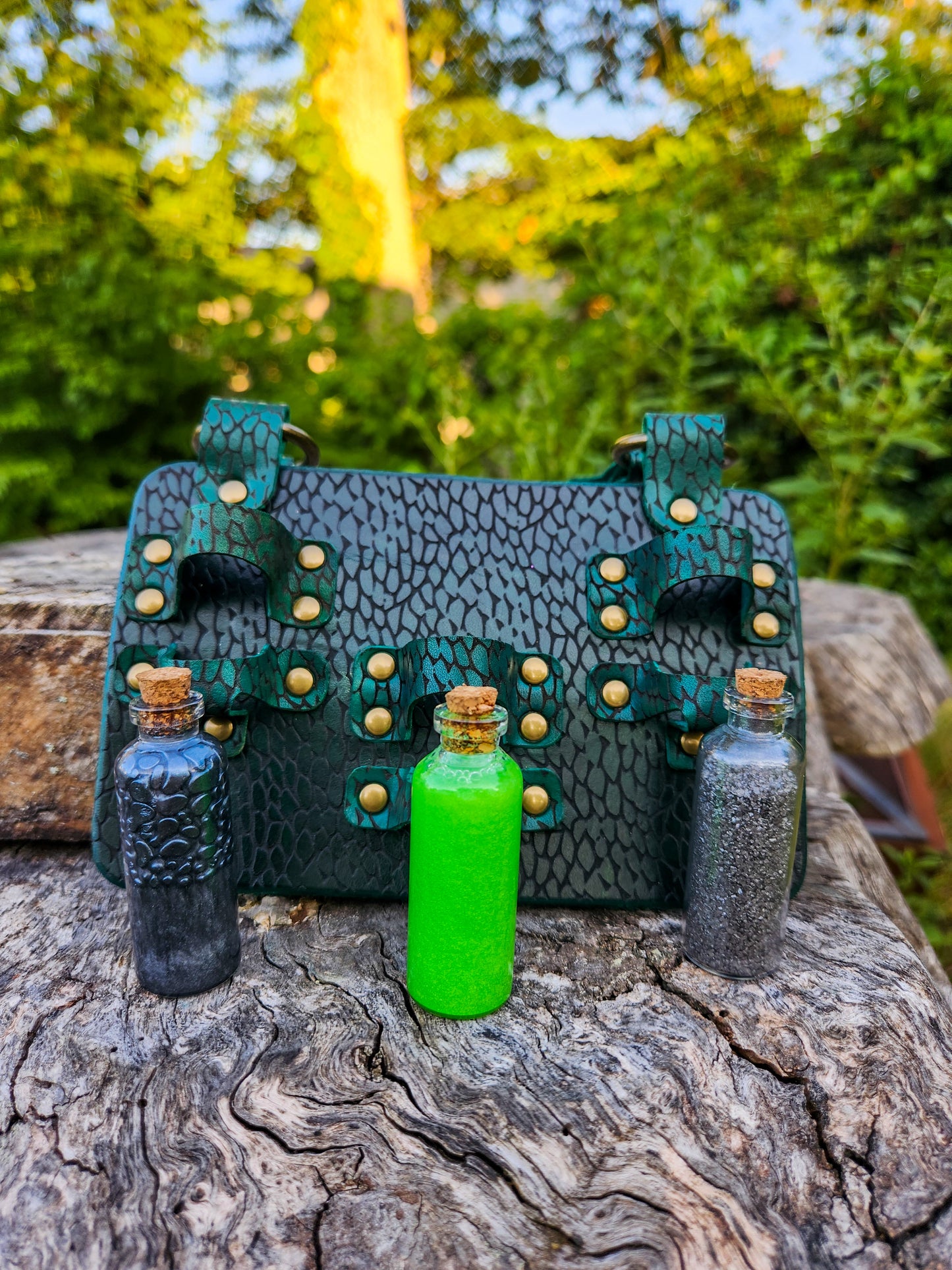 Venomcaller’s Vials – Handmade Leather Potion Holder