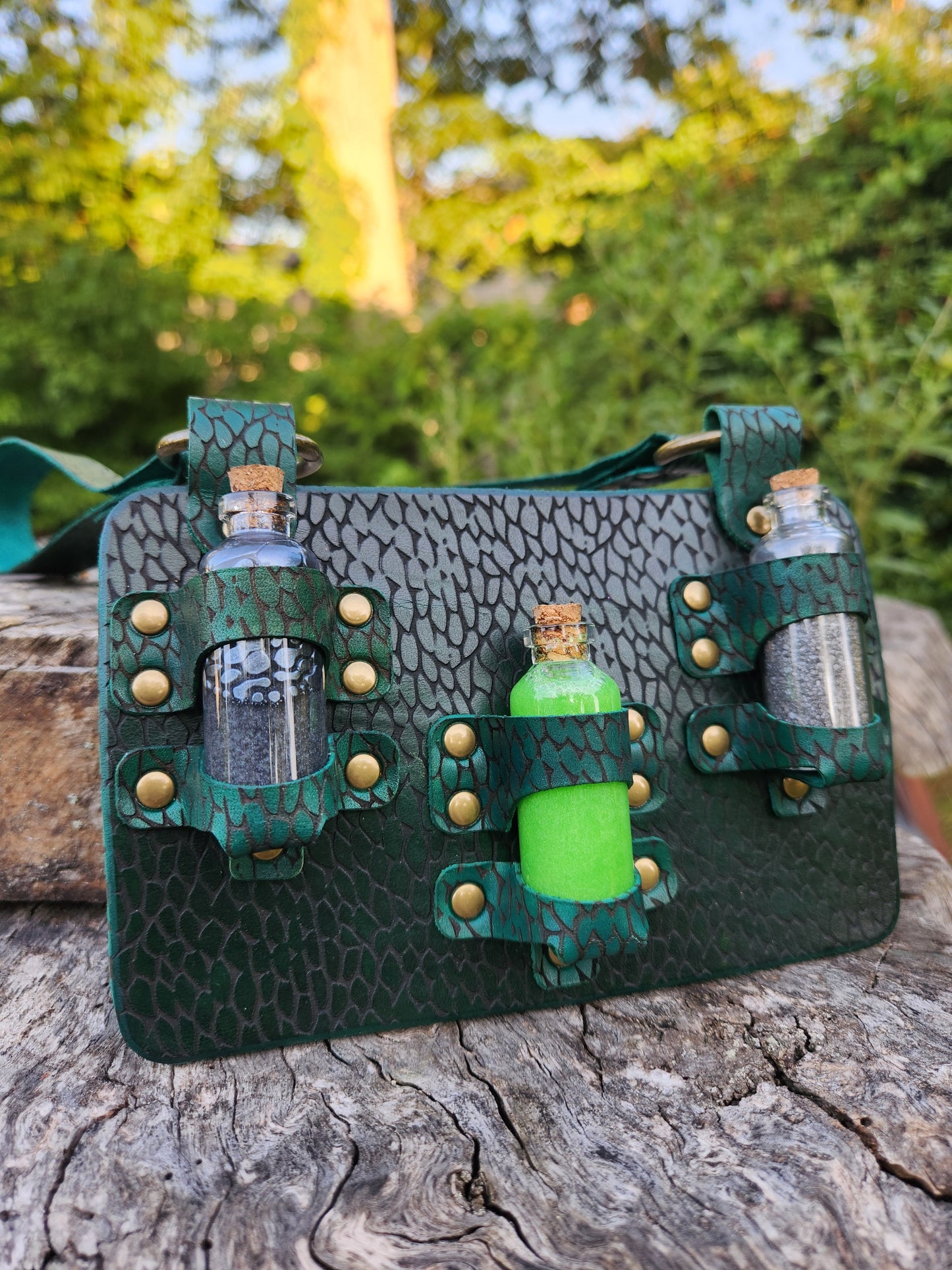 Venomcaller’s Vials – Handmade Leather Potion Holder